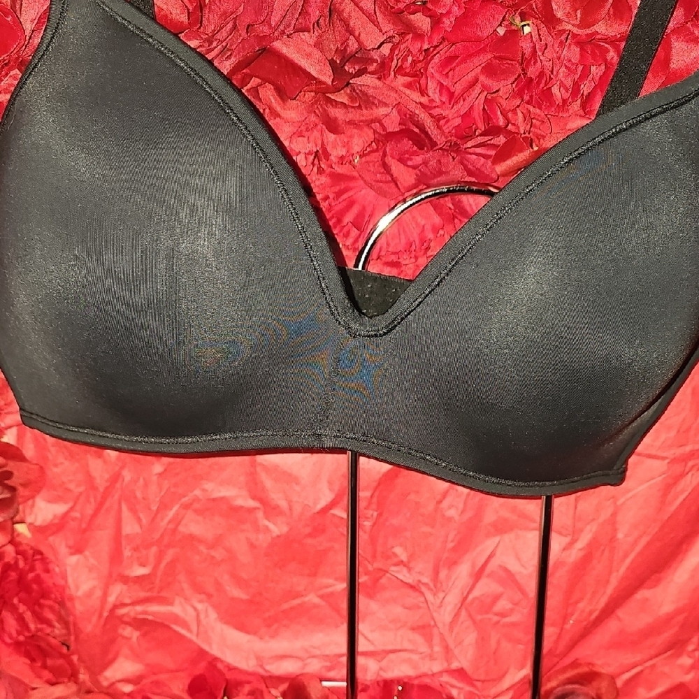 VENUS Women's Elegant Black Bra Like New Size 38D